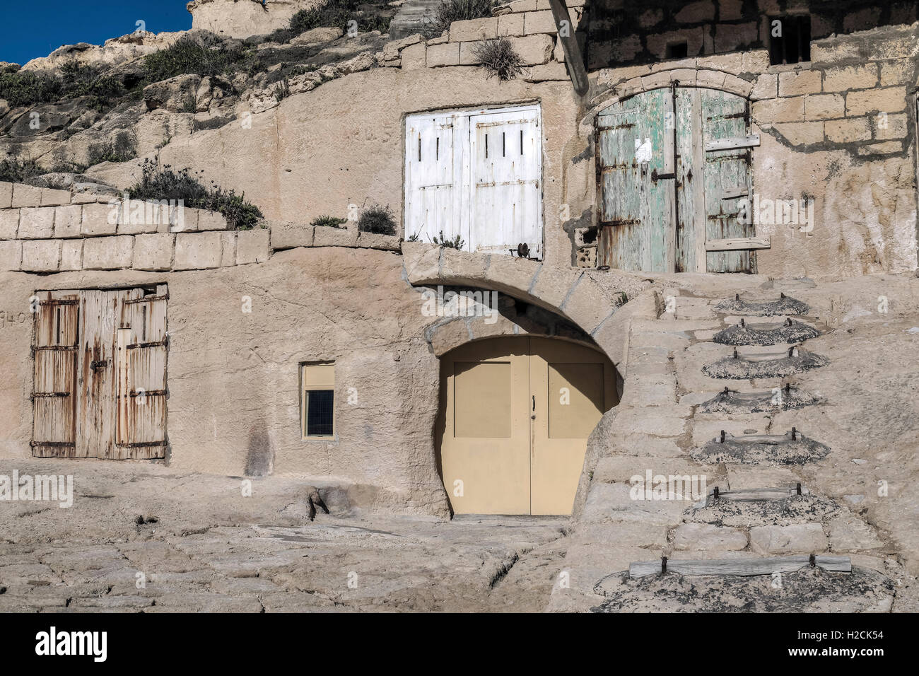Hausboote in Dwejra Bay, Gozo, Malta Stockfoto Hausboote in Dwejra Bay, Gozo, Malta Stockfoto