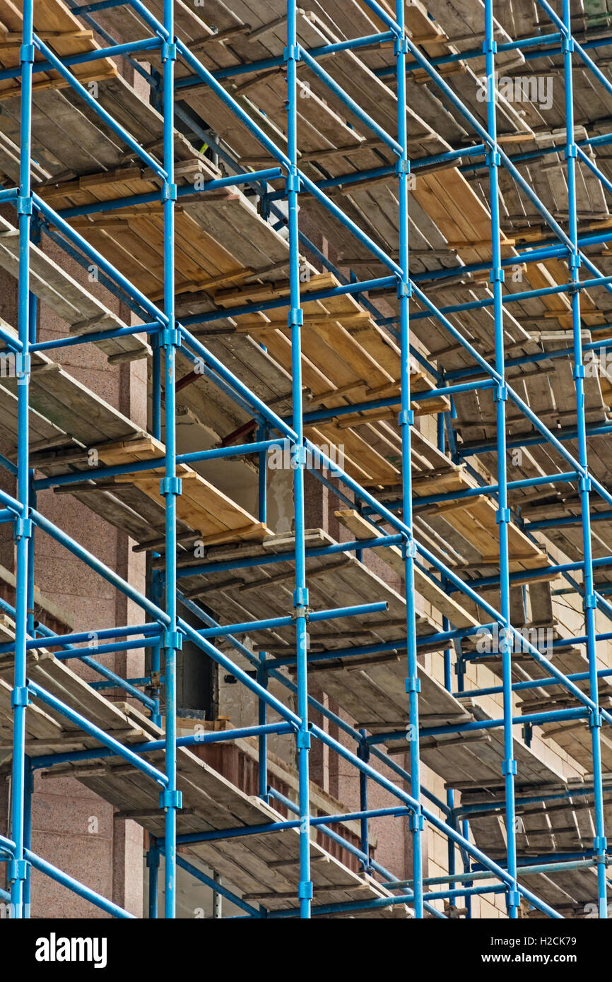 Gerüst vor Bürogebäude Stockfoto