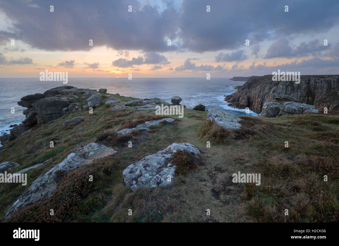 Sonnenuntergang über der Küste an Gwennap Kopf in cornwall Stockfoto