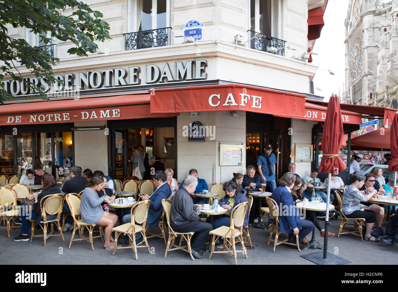 AUX Tours De Notre Dame, Café/Restaurant in Paris, Frankreich Stockfoto