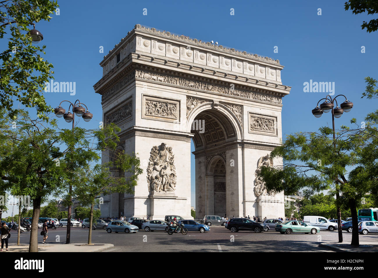 Der Arc de Triomphe auf der Champs-Elysees in Paris, Frankreich. Stockfoto