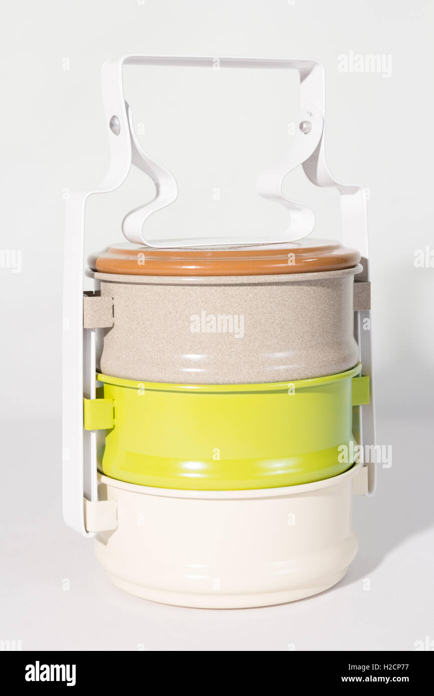 Vintage Metall Tiffin, Food Carrier isoliert auf weiss Stockfoto