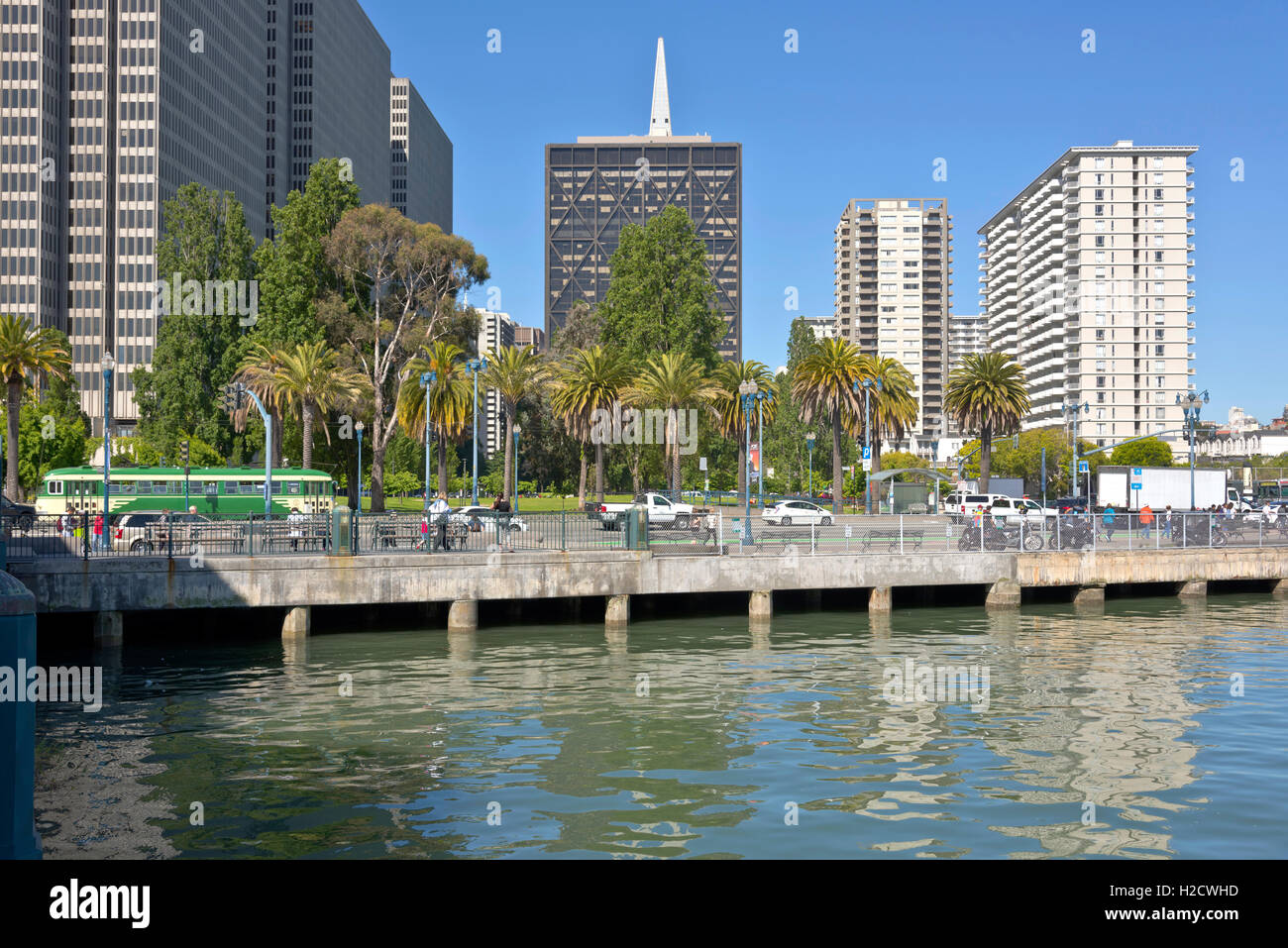 San Francisco Kalifornien Embarcadero blvd.street Szene und Verkehr. Stockfoto