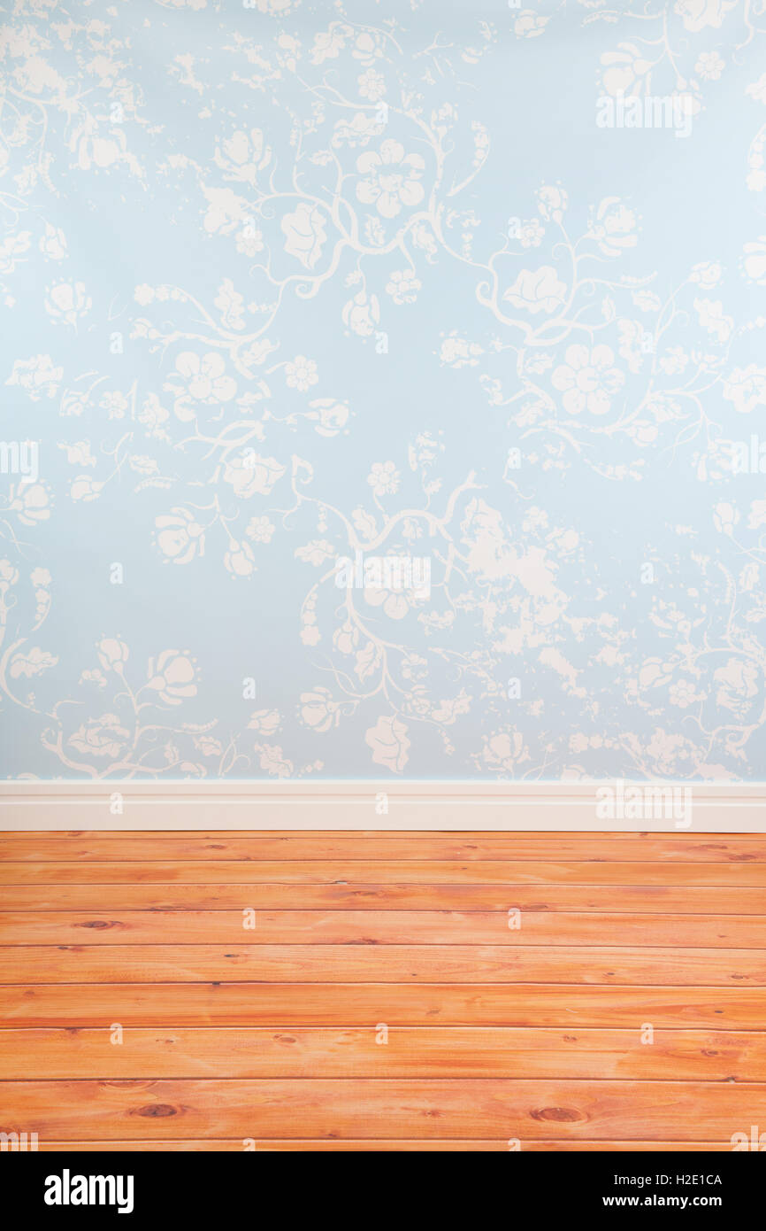Zimmer mit blauen Vintage Tapeten Stockfoto