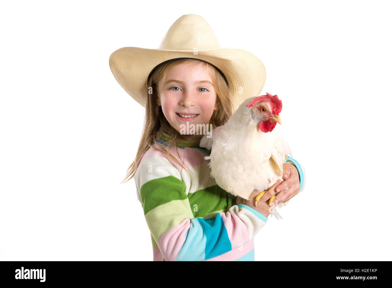 Blondes Kind Mädchen Bauer Holding weiße Henne an Armen Stockfoto