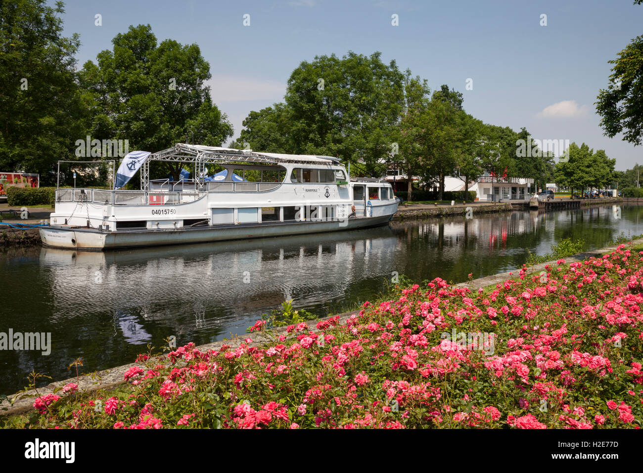 Ruhrschifffahrt weiße Flotte, Wasserbahnhof, Fluss Hafen, Schleuse ...