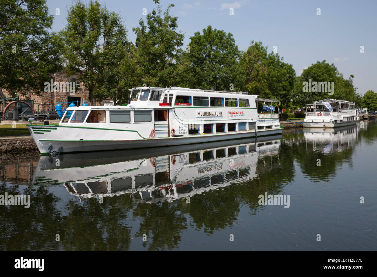 Ruhrschifffahrt weiße Flotte, Wasserbahnhof, Fluss Hafen, Schleuse, Mülheim an der Ruhr Ruhrschifffahrt weiße Flotte, Wasserbahnhof, Fluss Hafen, Schleuse, Mülheim an der Ruhr