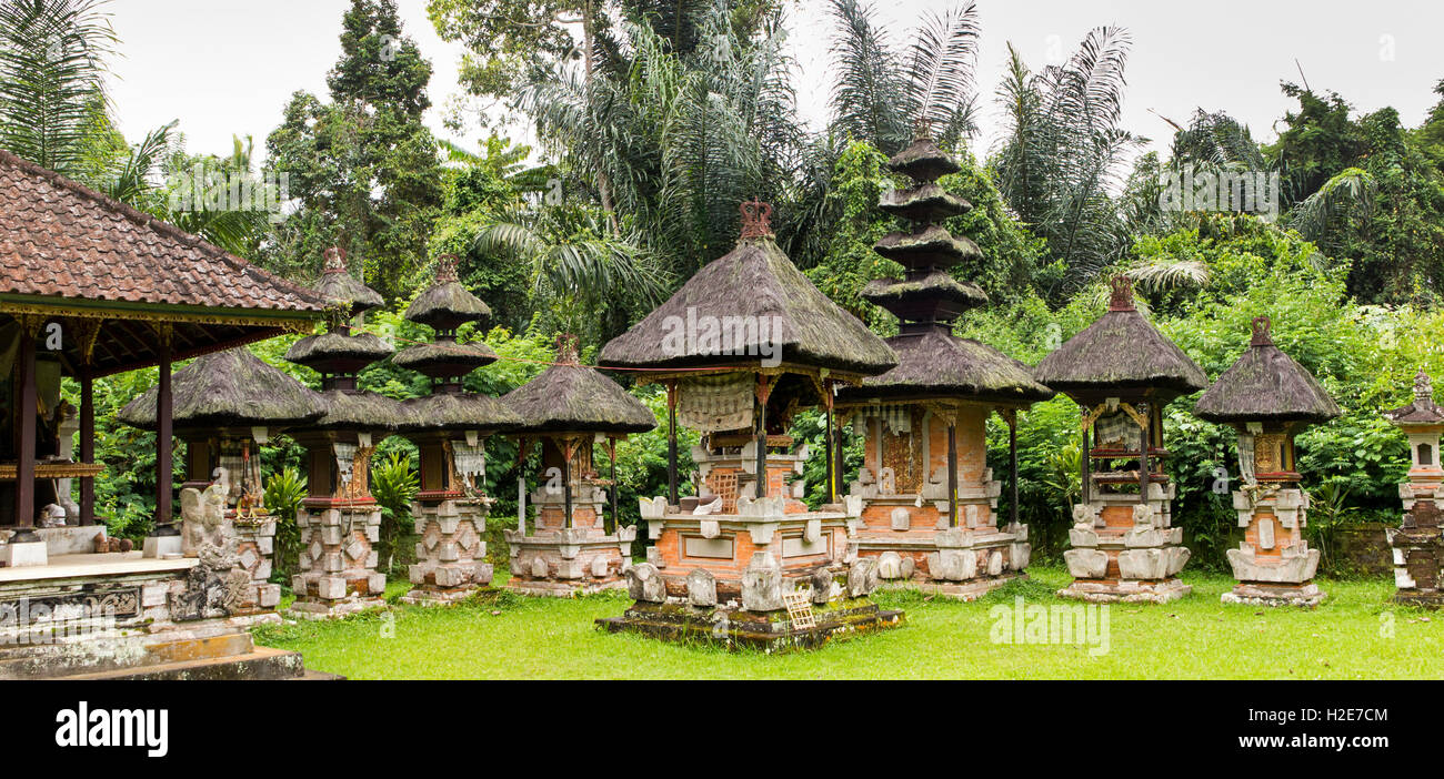Indonesien, Bali, Payangan, Buahan Dorf, Pura Nataran Sangyang Tega Hindutempel strohgedeckten Schreine Stockfoto