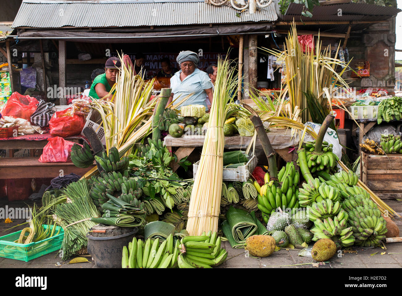 Indonesien, Bali, Payangan, Pasar, Day-Markt, am Straßenrand Obst und Gemüse stand im Ansatz Kuningan Festival Stockfoto
