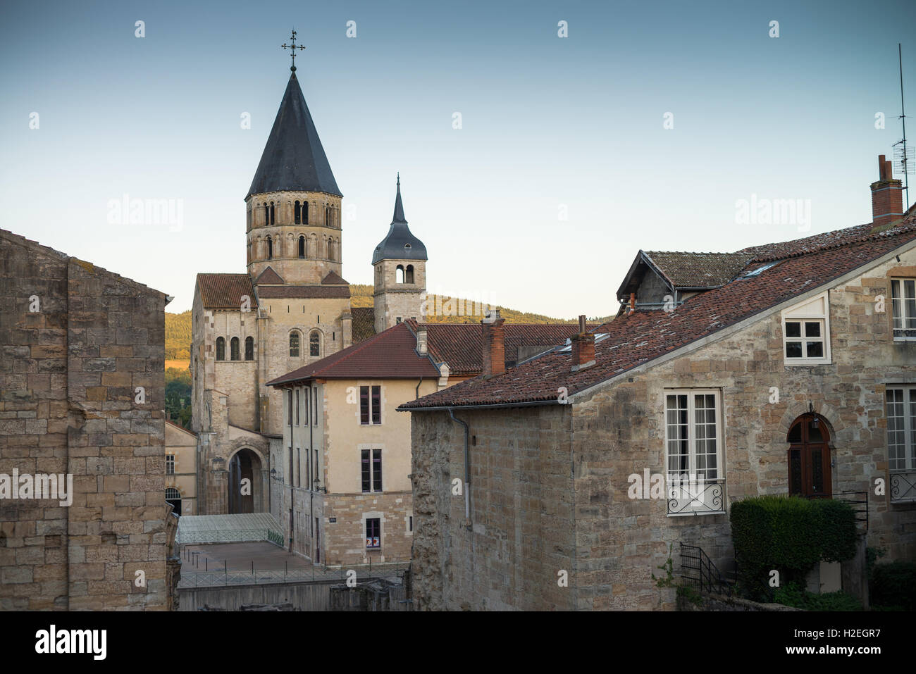 Weihwasser Glockenturm und der Uhrturm, Cluny Abtei, Burgund, Saône et Loire, Frankreich, EU, Europa Stockfoto