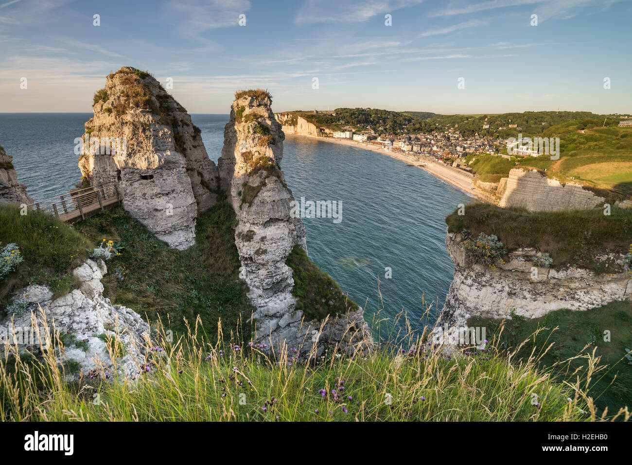 Die Klippen von Etretat an der Küste der Normandie, Frankreich, EU, Europa Stockfoto