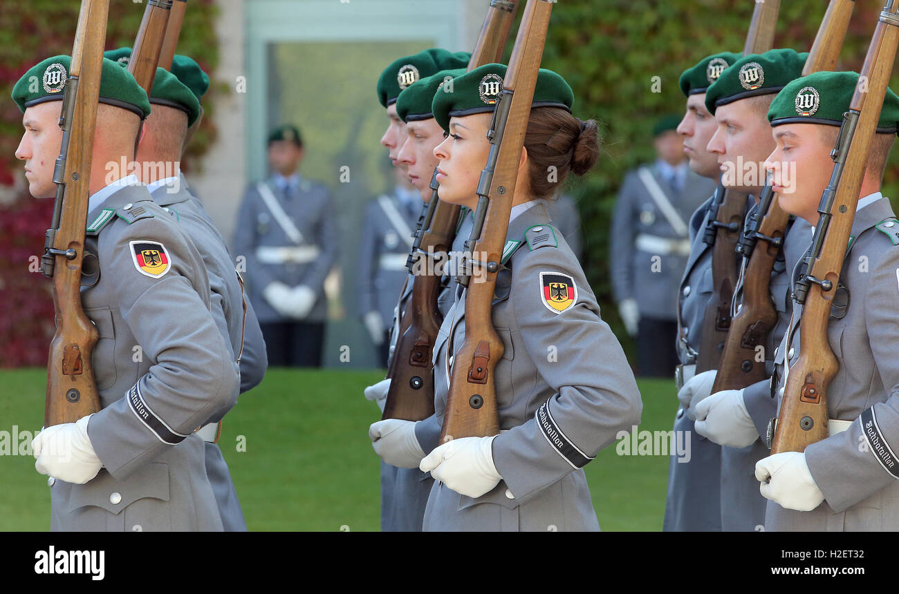 Bundeswehr soldatin Fotos und Bildmaterial in hoher Auflösung Alamy