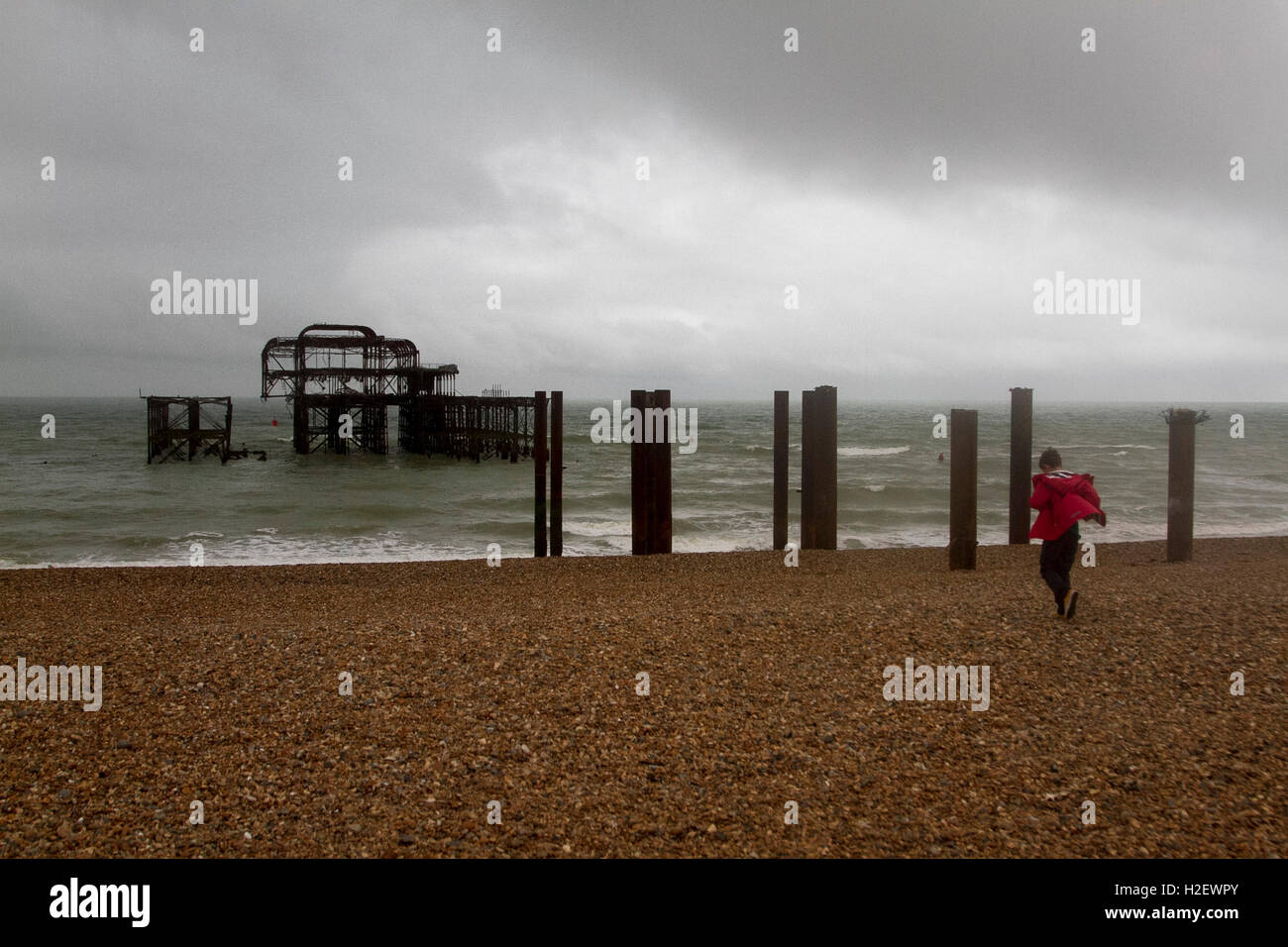 Brighton, UK. 27. September 2016. Brighton Pier West ein stürmischen Tag Credit: Amer Ghazzal/Alamy Live-Nachrichten Stockfoto