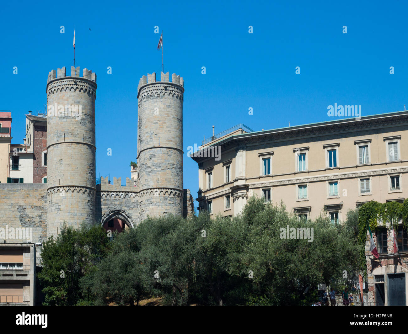 Zinnenbewehrten Türme der Porta Soprana berühmte Tor der alten Stadtmauer zur Verteidigung von Genua (Genova) Stockfoto