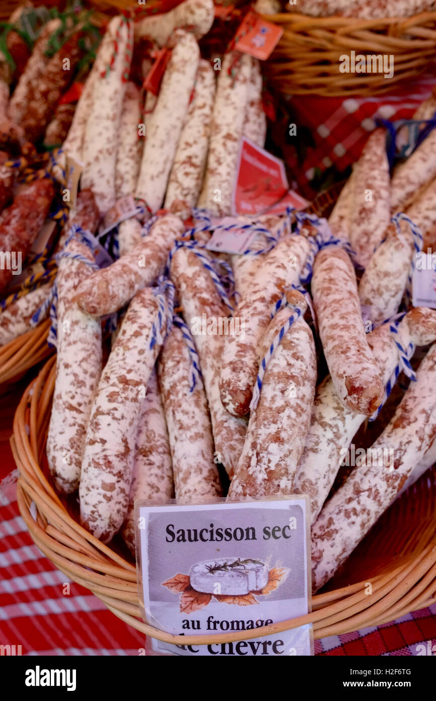 Wurst zum Verkauf auf Markt Stockfoto