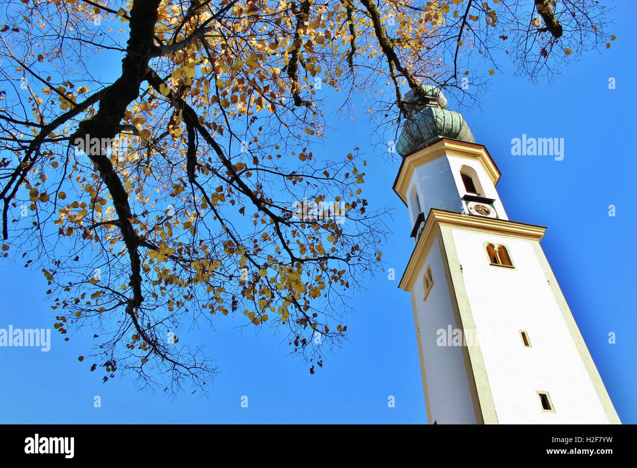 Pfarrkirche in St. Gilgen am Wolfgangsee See, im Spätherbst. Österreich, Europa. Stockfoto