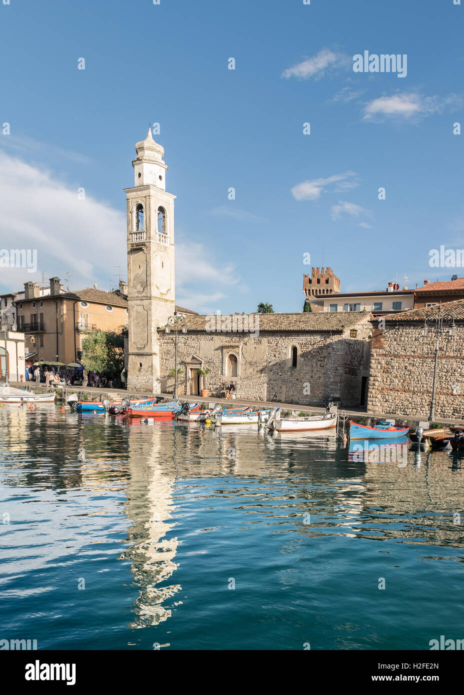 Kleinen, romantischen Hafen in Lazise am Gardasee, Italien. Stockfoto