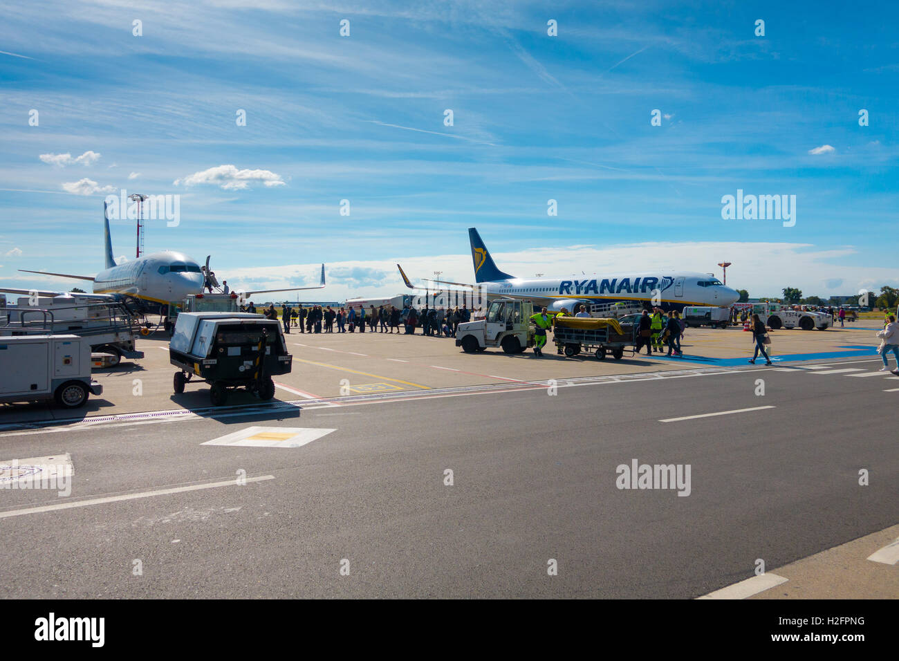 Passagiere an Bord von low-cost Airline Unternehmen Ryanair Stockfoto