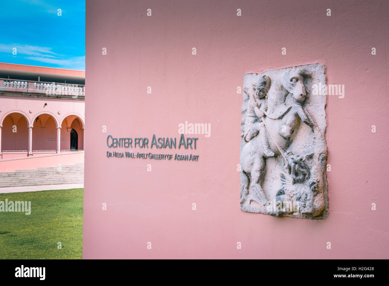 Eingang mit alten Plaque, Zentrum für asiatische Kunst in der Dr. Helga Wall-Apelt Gallery im Ringling Kunstmuseum, Sarasota, FL Stockfoto Eingang mit alten Plaque, Zentrum für asiatische Kunst in der Dr. Helga Wall-Apelt Gallery im Ringling Kunstmuseum, Sarasota, FL Stockfoto
