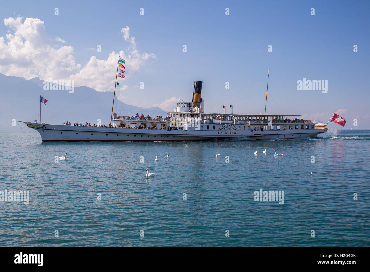 Vevey, Schweiz - 25. September 2016: "La Suisse" Passagier Steamboat verlassen die Stadt Vevey, Schweiz. Stockfoto