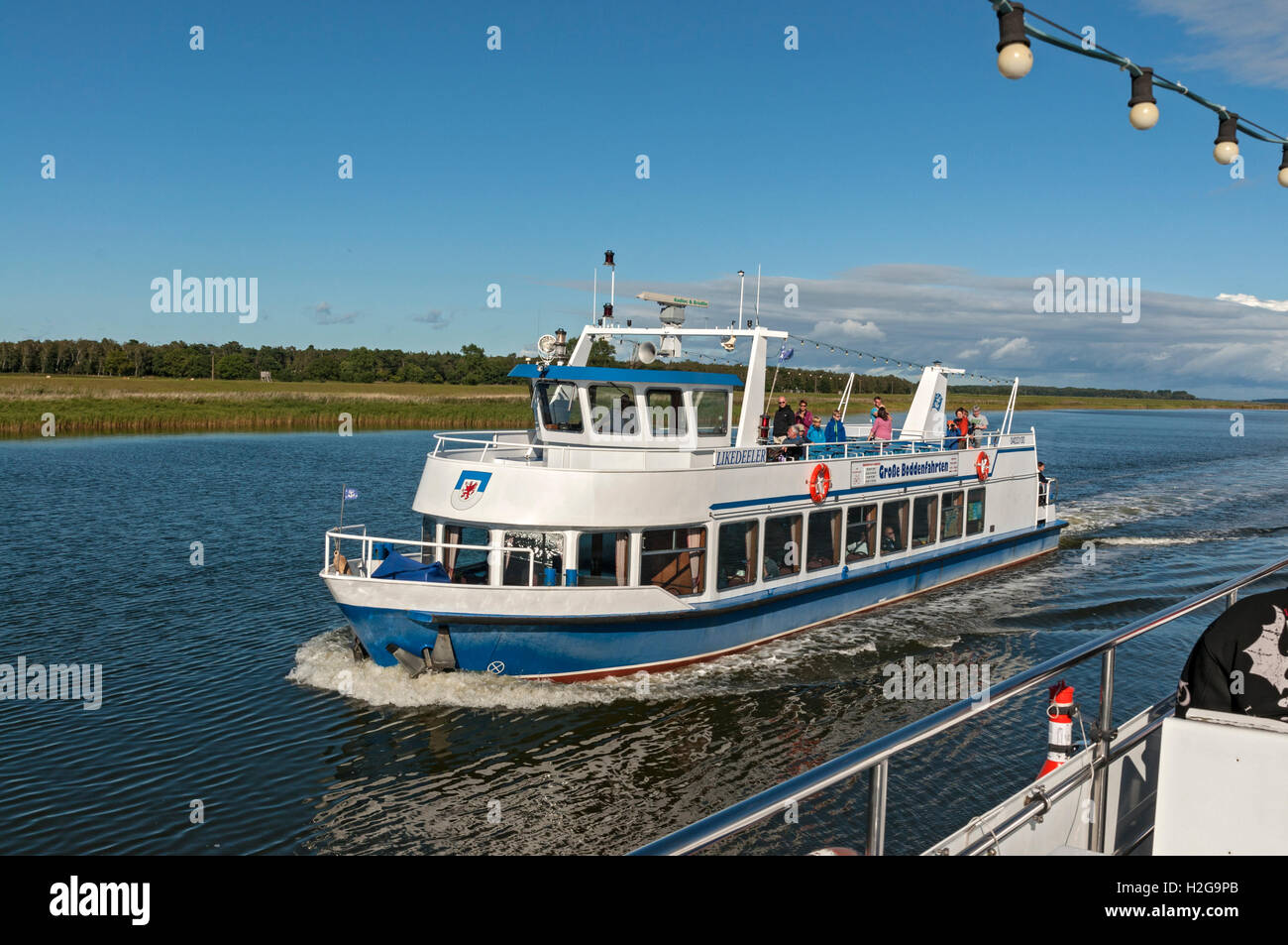 Sportboote, die Weitergabe der Barth-Lagune (Barther Bodden), Mecklenburg-Vorpommern, Deutschland. Stockfoto