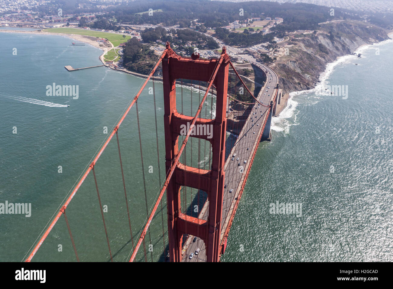 Am Nachmittag Blick auf die Golden Gate Bridge und Highway 101 in San Francisco, Kalifornien. Stockfoto