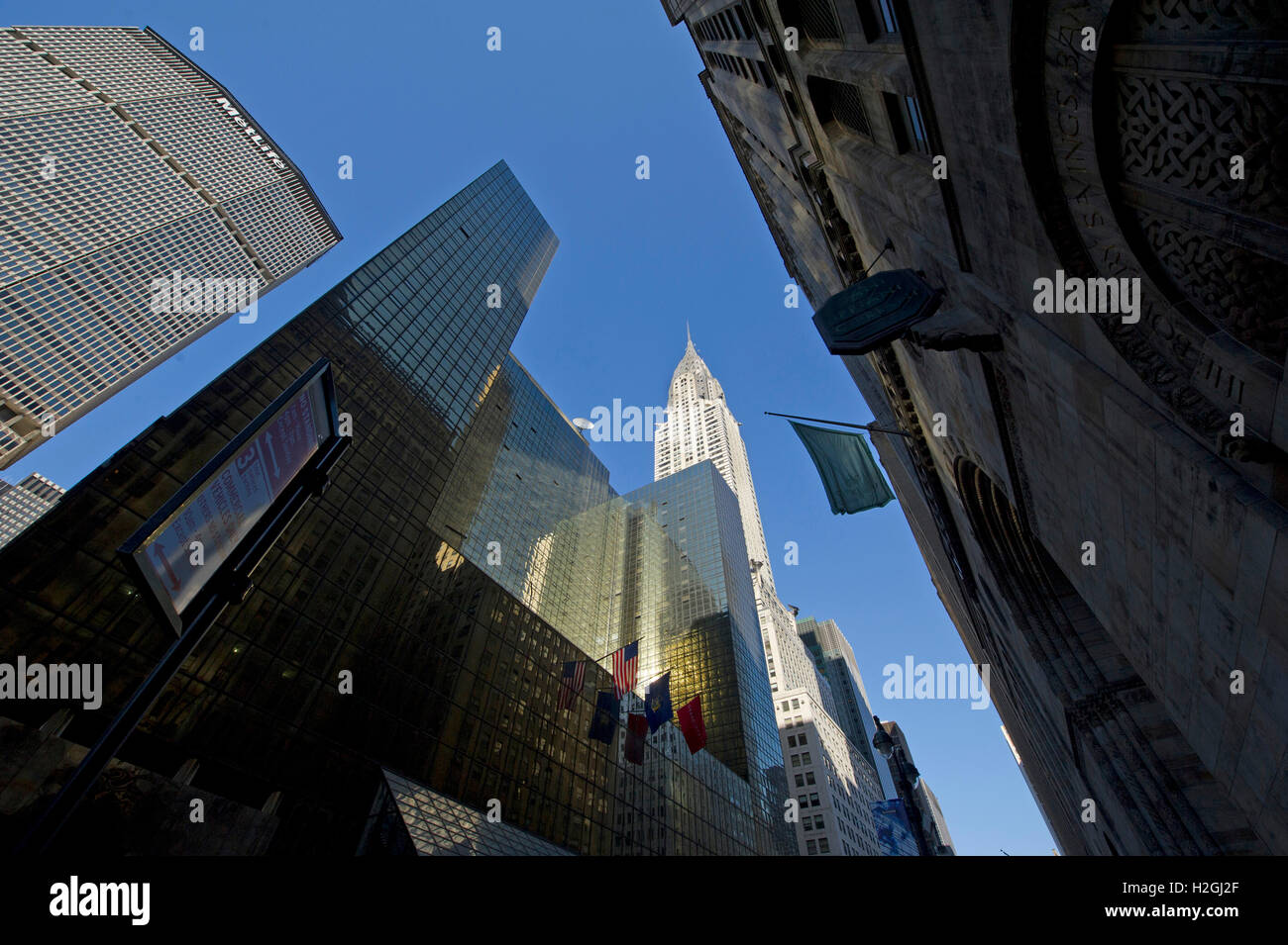 Chrysler Gebäude, wie gesehen von der 42nd Street in der Nähe von Grand Central Stockfoto
