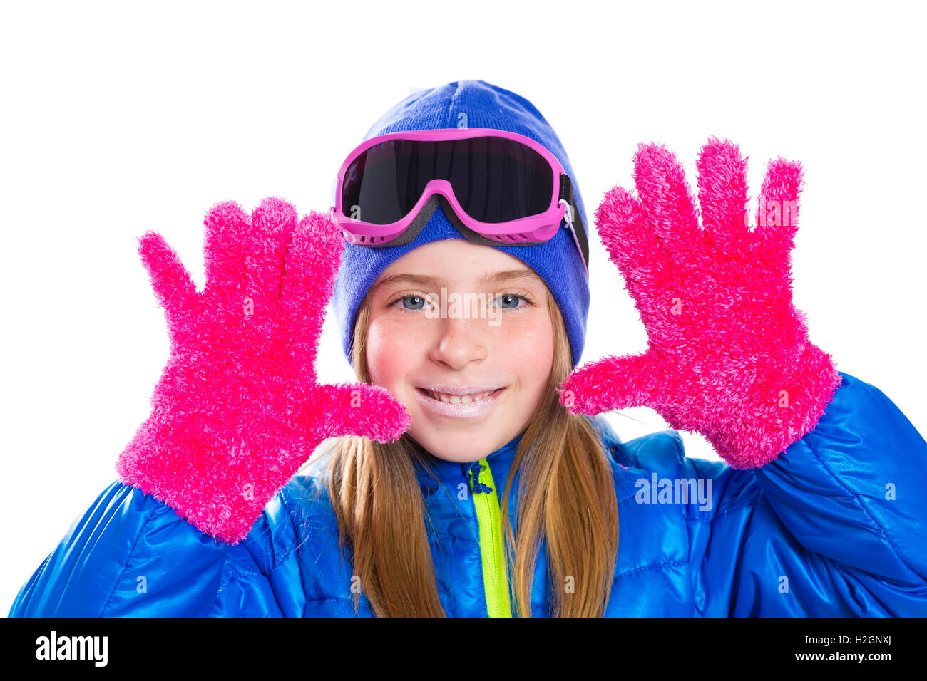 blondes Kind Gir Winter Schnee Porträt mit offenen Händen Stockfoto