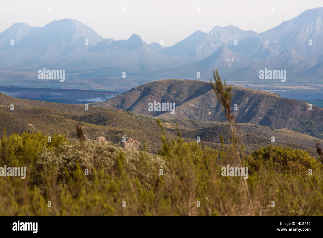 Fernen Hügel und Berge über Mossel Bay, Südafrika Stockfoto
