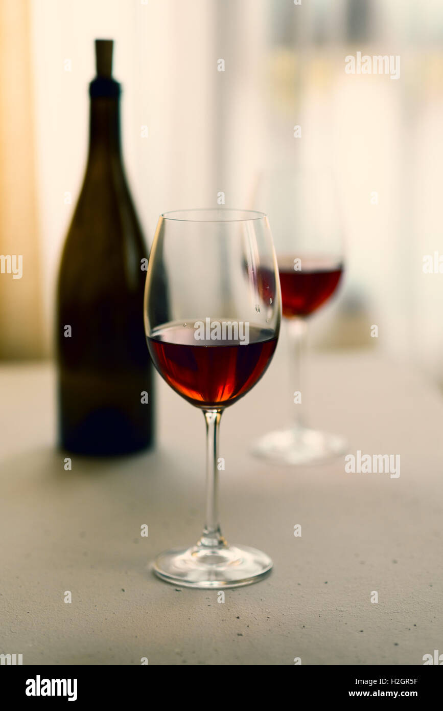 Glas Rot Wein, selektiven Fokus Stockfoto