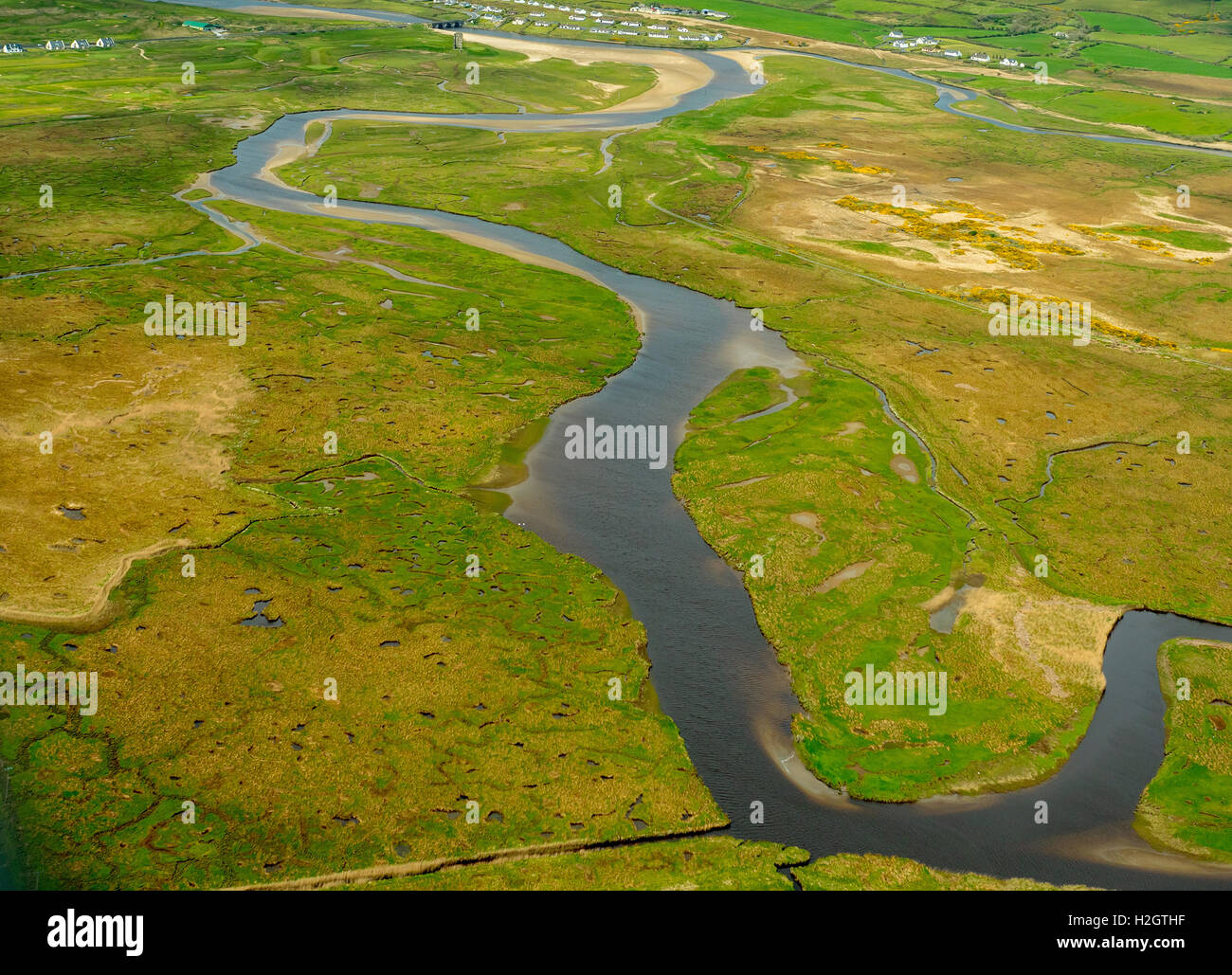 Inagh Fluss schlängelt sich in Richtung Meer, County Clare, Irland Stockfoto