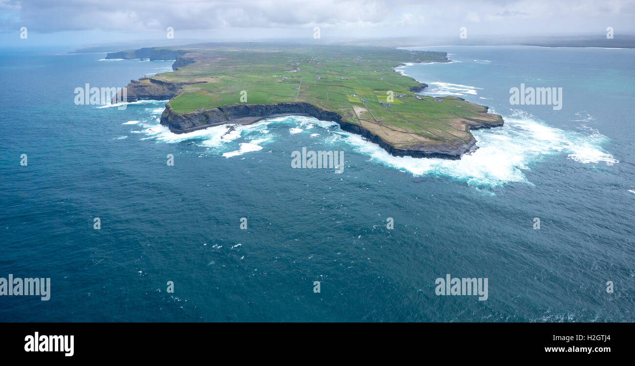 Hexen Kopf, Klippen, starke Wellen, Cliffs of Moher, County Clare, Atlantik, Irland Stockfoto