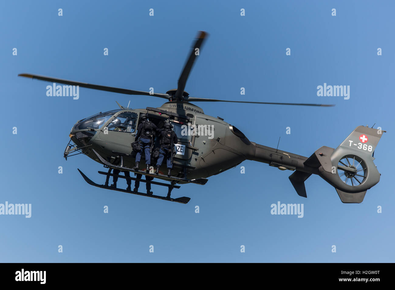 Luchs spezielle Betriebsgruppe, Luzerner Polizei während der Übung, Eurocopter EC635 Rettungsteam, Schweiz Stockfoto