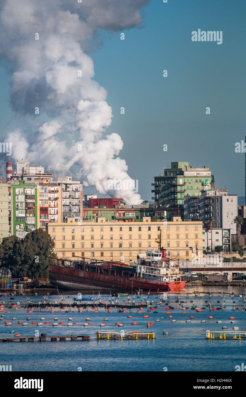 Blick auf die Küste von der Stadt von Taranto, südlich von Italien. Stockfoto
