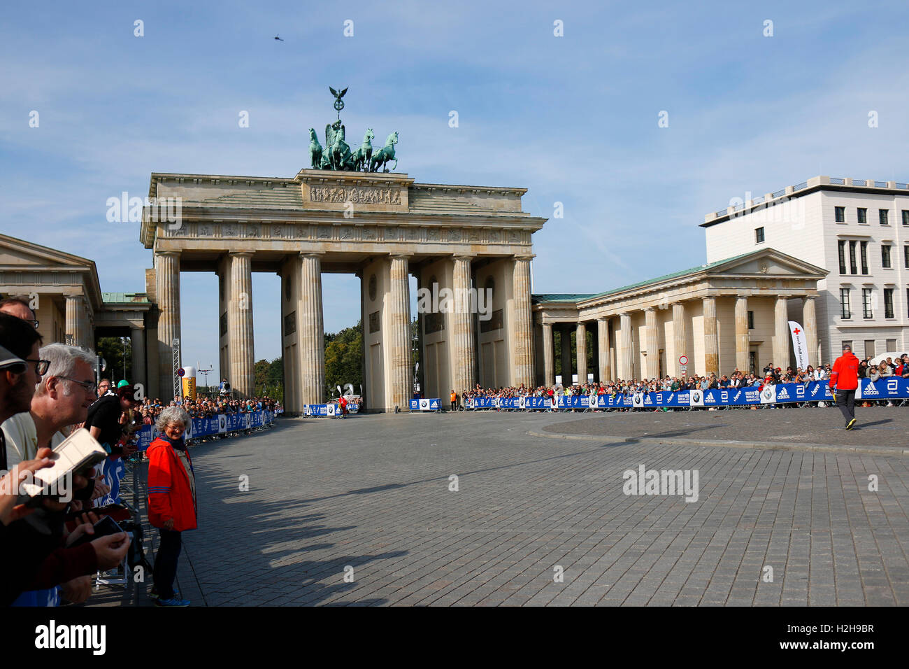 Impressionen: Brandenburger Tor - Berlin-Marathon, 25. September 2016, Berlin. Stockfoto