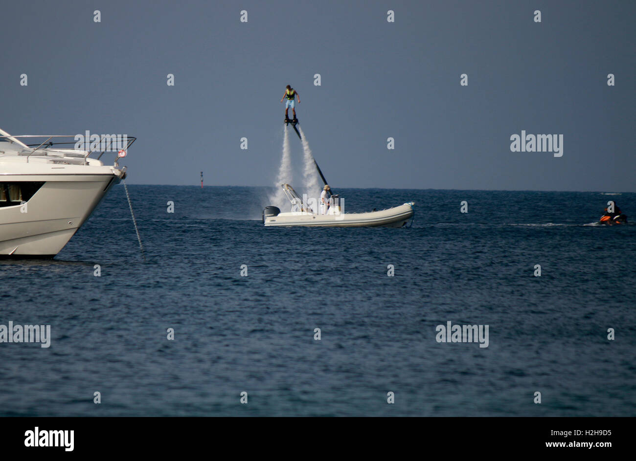 Wassersport: Flyboard, Ibiza, Spanien. Stockfoto