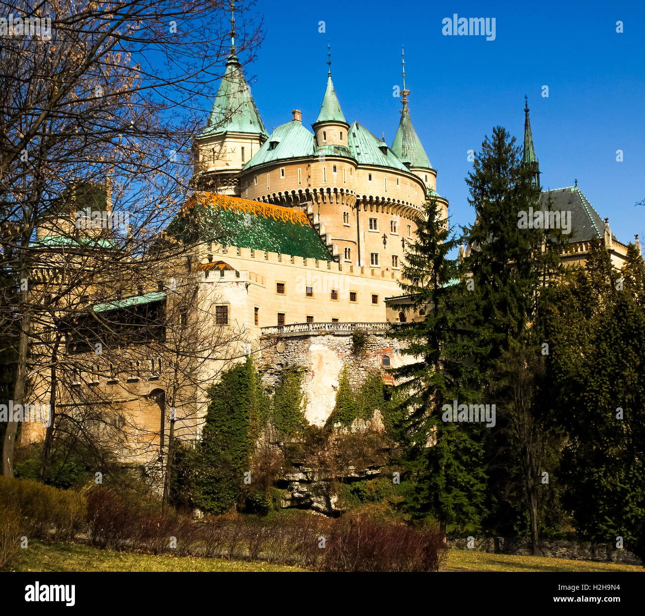 Altes Schloss Bojnice in der Slowakei bauen im Jahr 1113.  Es ist ein romantisches Schloss mit einigen ursprünglichen gotischen und Renaissance-Elementen. Stockfoto