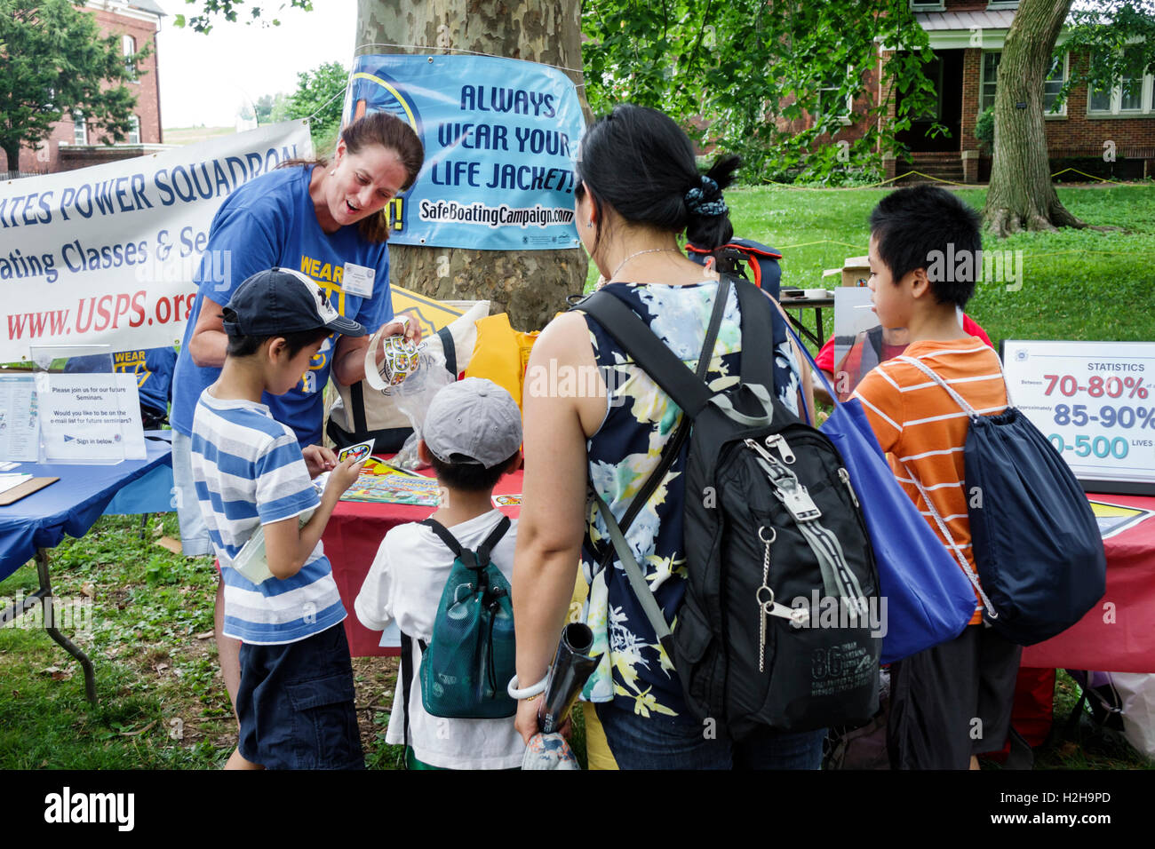 New York City, NY NYC, New York Harbor, Governors Island, City of Water Day, Hafenfest, Familienfamilien Eltern Eltern Kinder, Feier, sicher Stockfoto