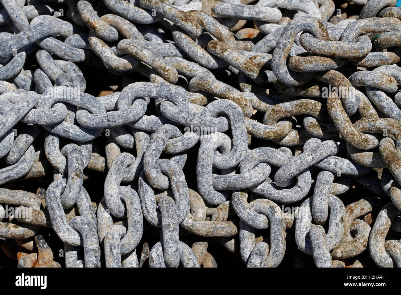 Eisenkette bereit, mit großen Angelboote/Fischerboote zu arbeiten. Stockfoto