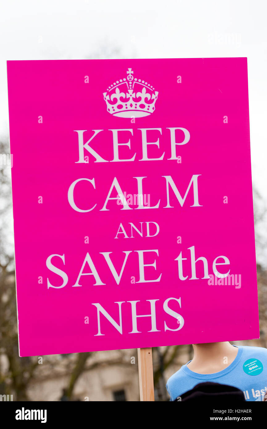 London, UK. 6. Februar 2016. EDITORIAL - Ärzte-Rallye, Protest gegen die Pläne der Regierung, NHS Arzt Verträge zu ändern. Stockfoto