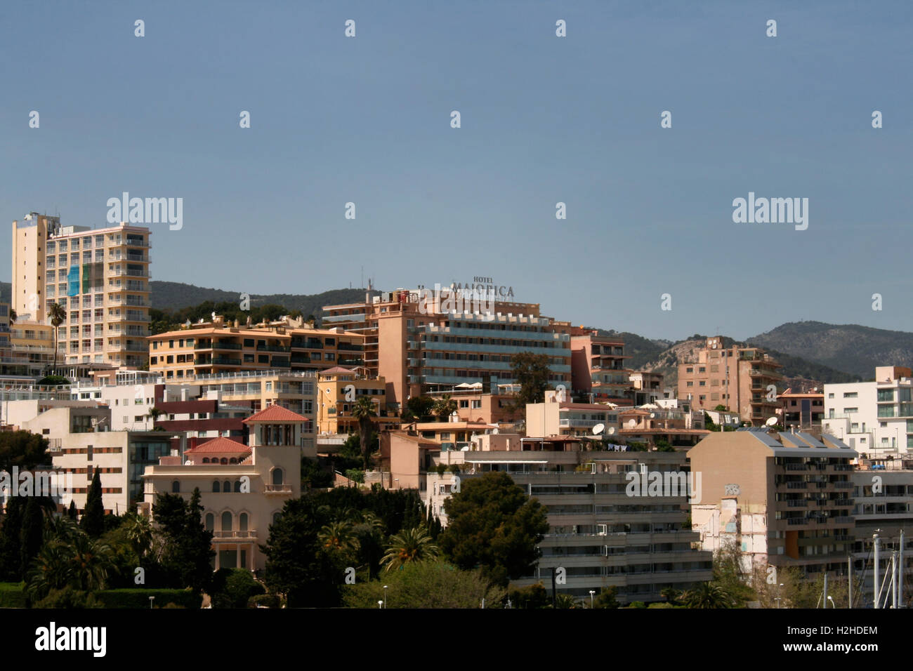 Blick auf die Stadt vom Kreuzfahrtschiff in Palma. Stockfoto