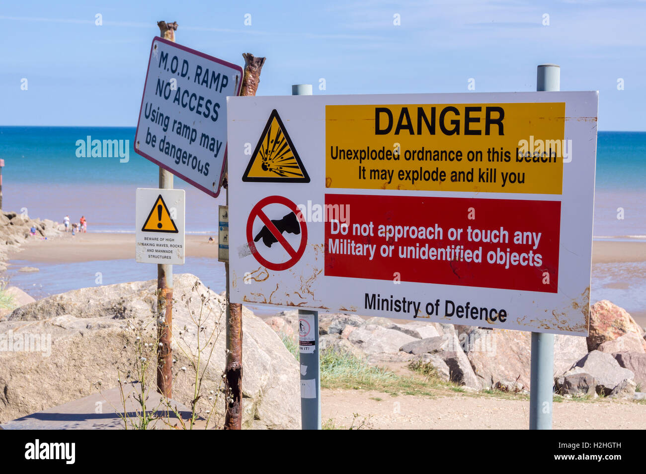 Bundesministerium der Verteidigung nicht explodierte Kampfmittel Warnzeichen, Mappleton Strand, nahe Hornsea, East Riding, Yorkshire, England Stockfoto