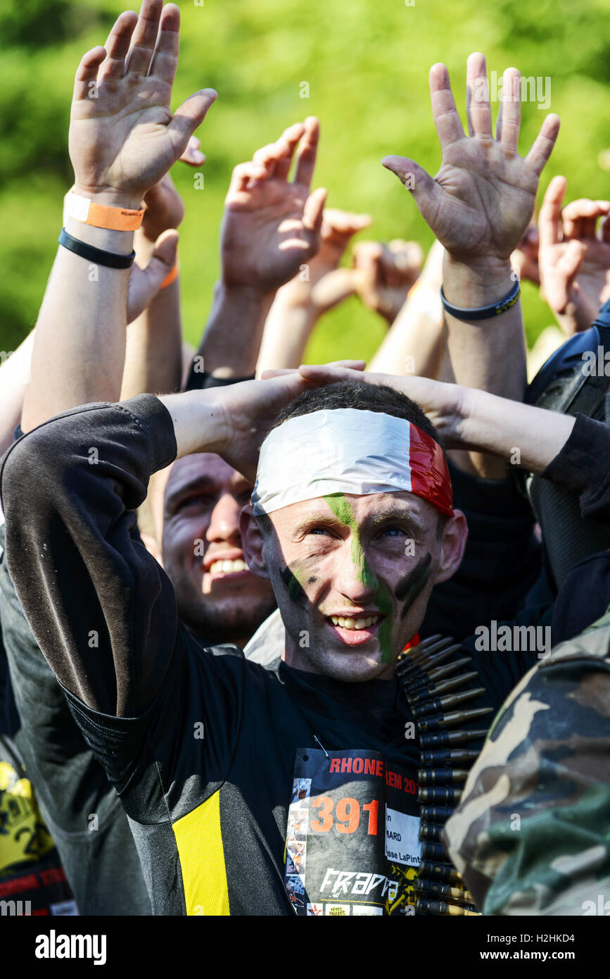 LYON, Frankreich - 24.Mai: Ein Mann gekleidet in militärischen Kommando, Frappadingue-Rennen, die Teilnahme an der Veranstaltung in Miribel Jonage Stockfoto