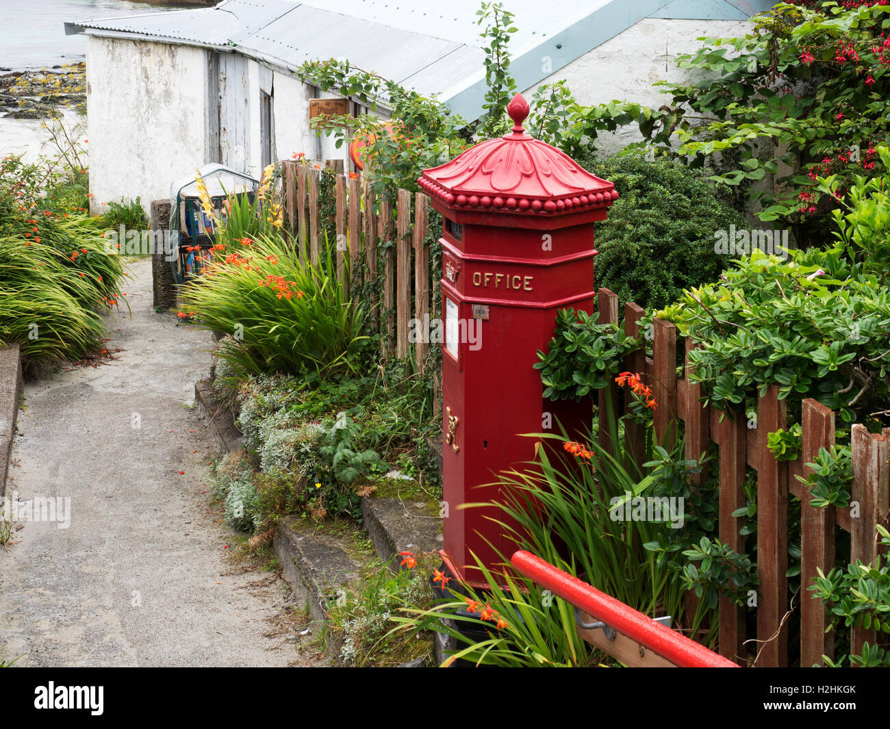 Roten Briefkasten bei der Post auf Iona Argyll und Bute Schottland Stockfoto