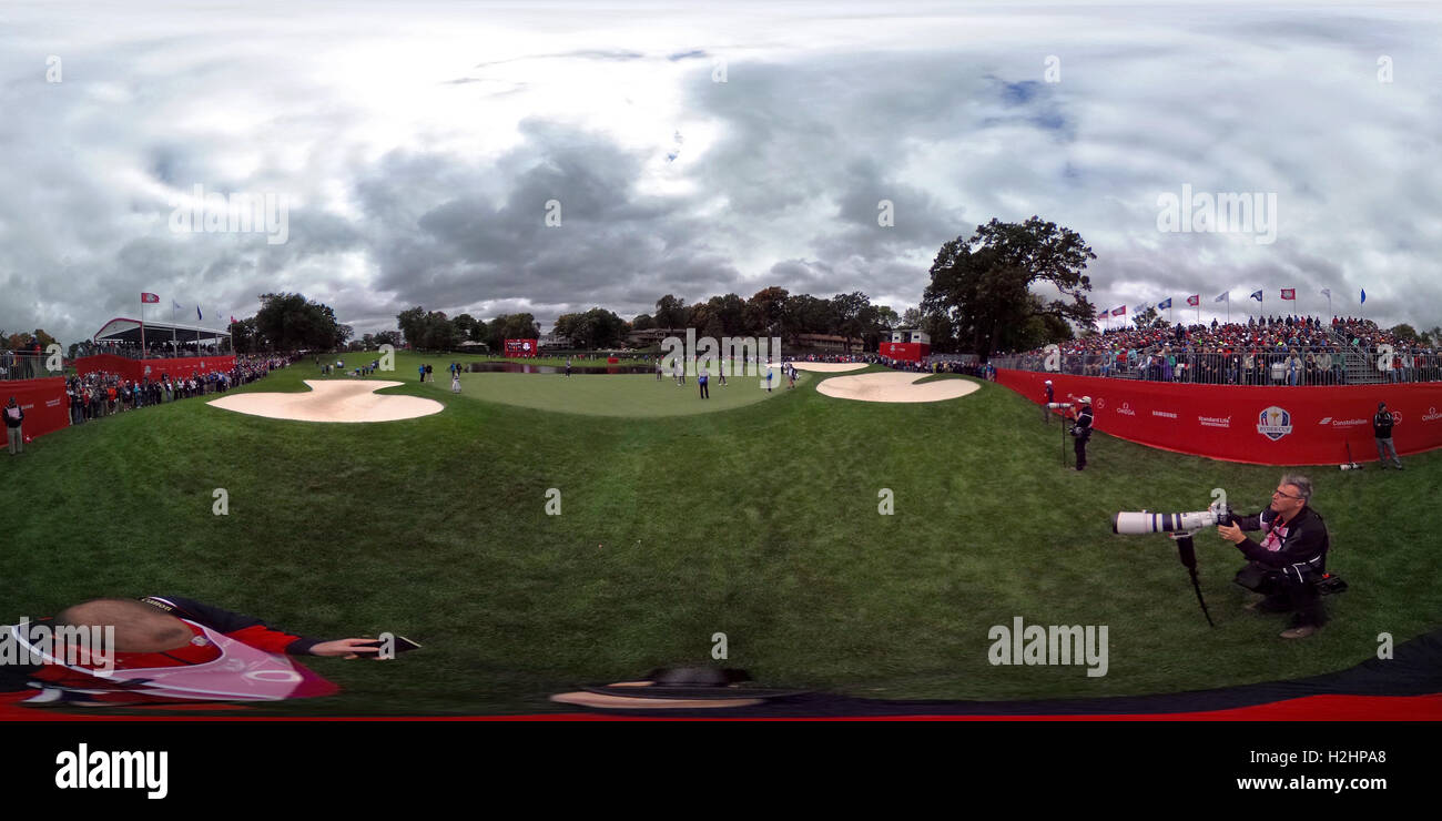 360 Grad Blick von Team Europe Spieler am 15. grün während einer Übung vor der 41. Ryder Cup Hazeltine National Golf Club in Chaska, Minnesota, USA. Stockfoto