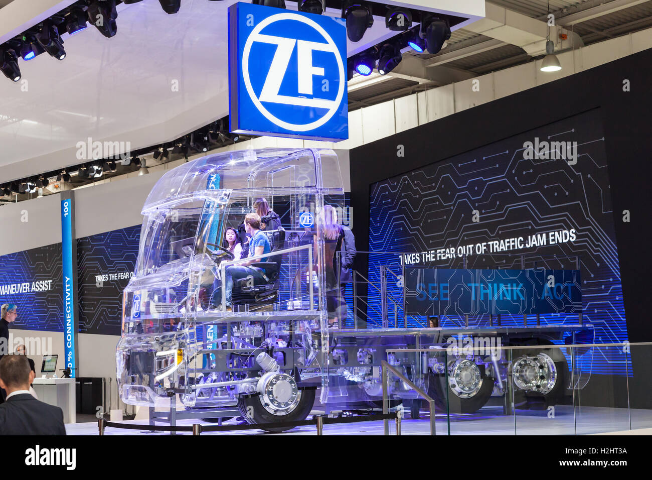 ZF-Acryl-LKW futuristisches Concept auf der IAA-2016 Stockfoto