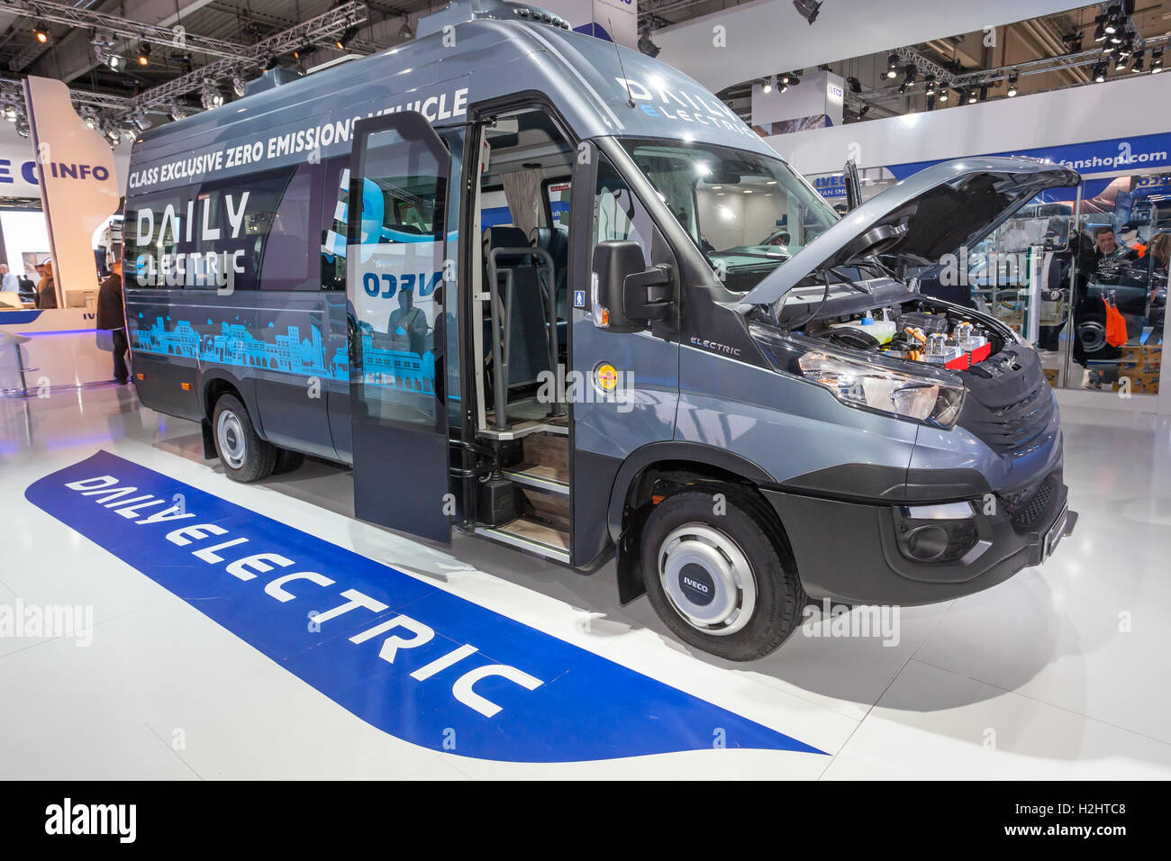 IVECO Daily electric Bus auf der IAA-2016 Stockfoto