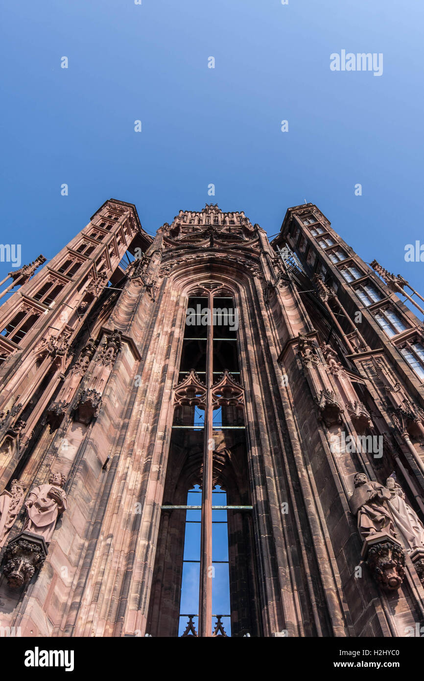 Turm auf der Oberseite der Kathedrale Notre-Dame in Straßburg Stockfoto