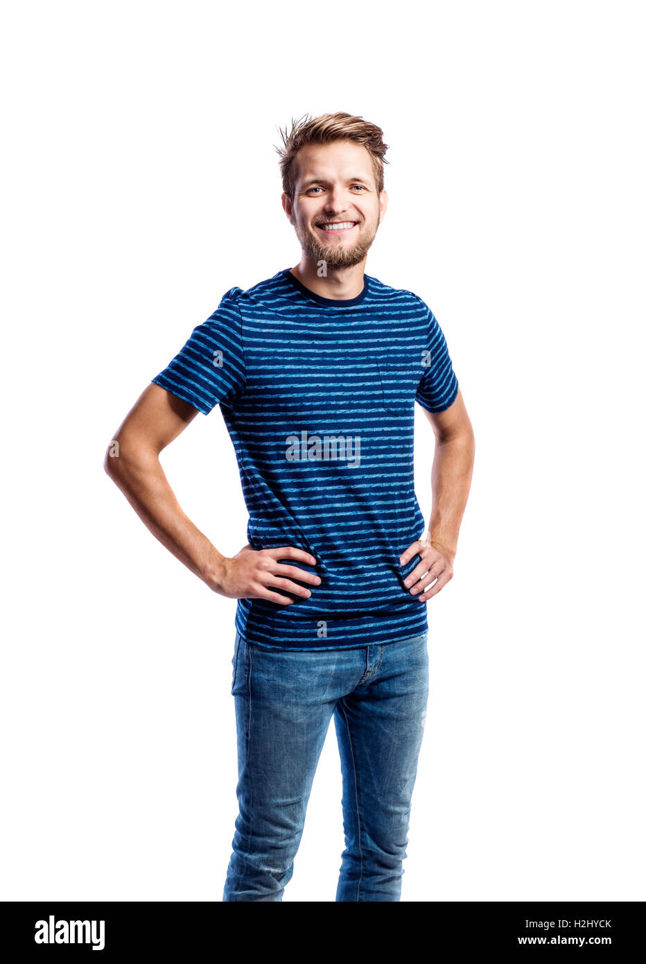 Hipster-Mann in Jeans und T-shirt, Studio gedreht, isoliert Stockfoto