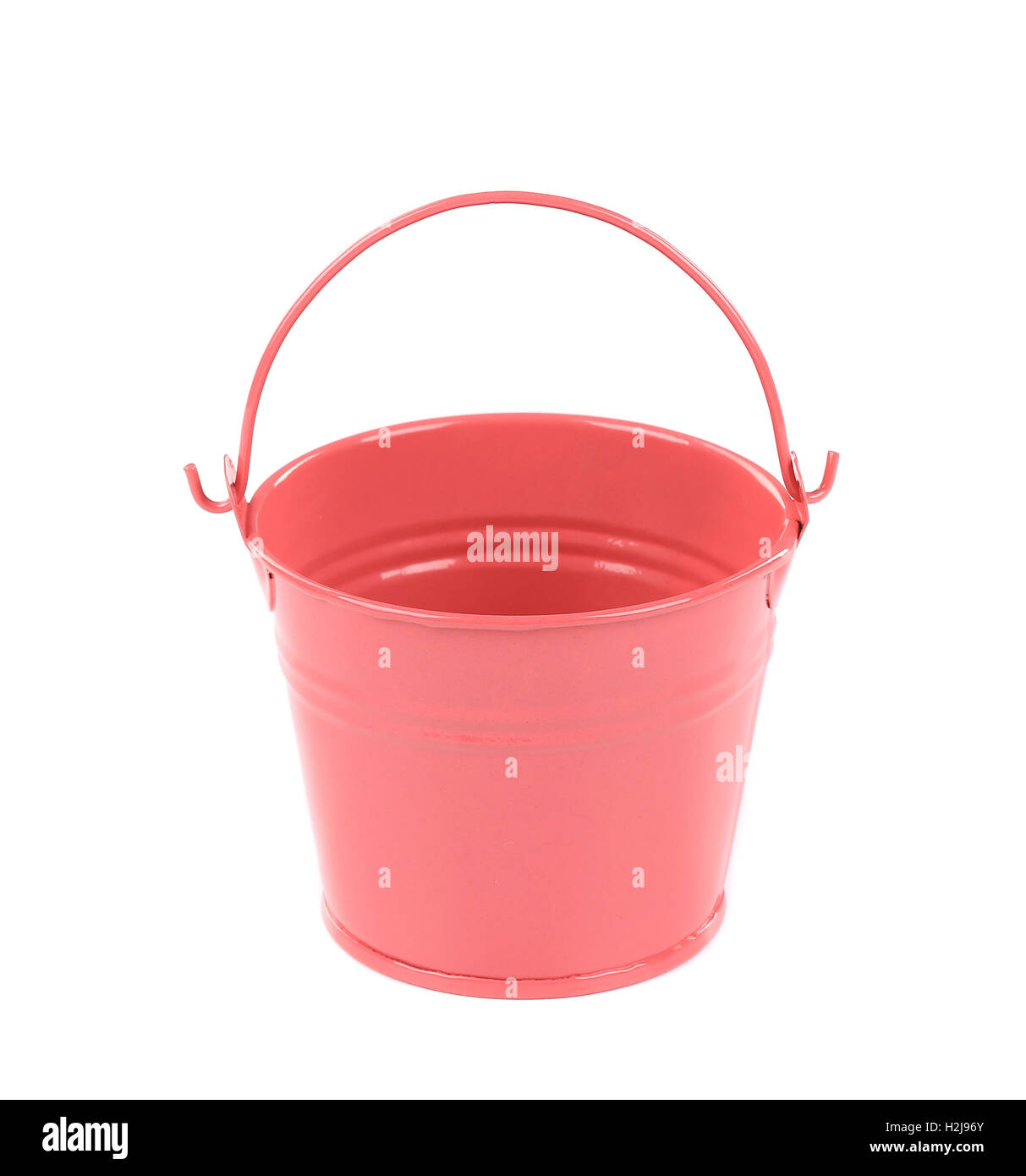 Rosa Blecheimer mit Henkel. Stockfoto